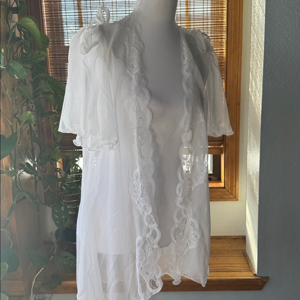 MISS ELAINE 1960s Sheer Chiffon Lace Robe BRIDAL Lingerie UNION MADE